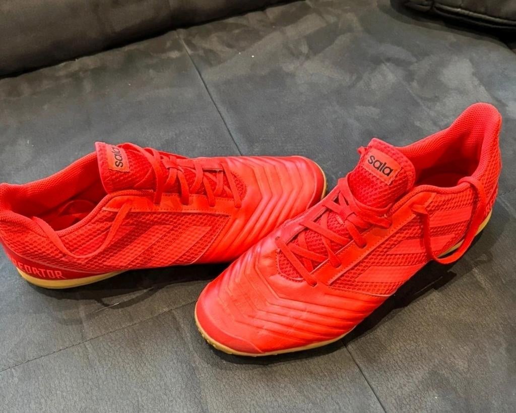Adidas Predator Sala 19.4 zaalvoetbalschoenen rood, Sport en Fitness, Maat XL, Ophalen of Verzenden, Zo goed als nieuw, Schoenen
