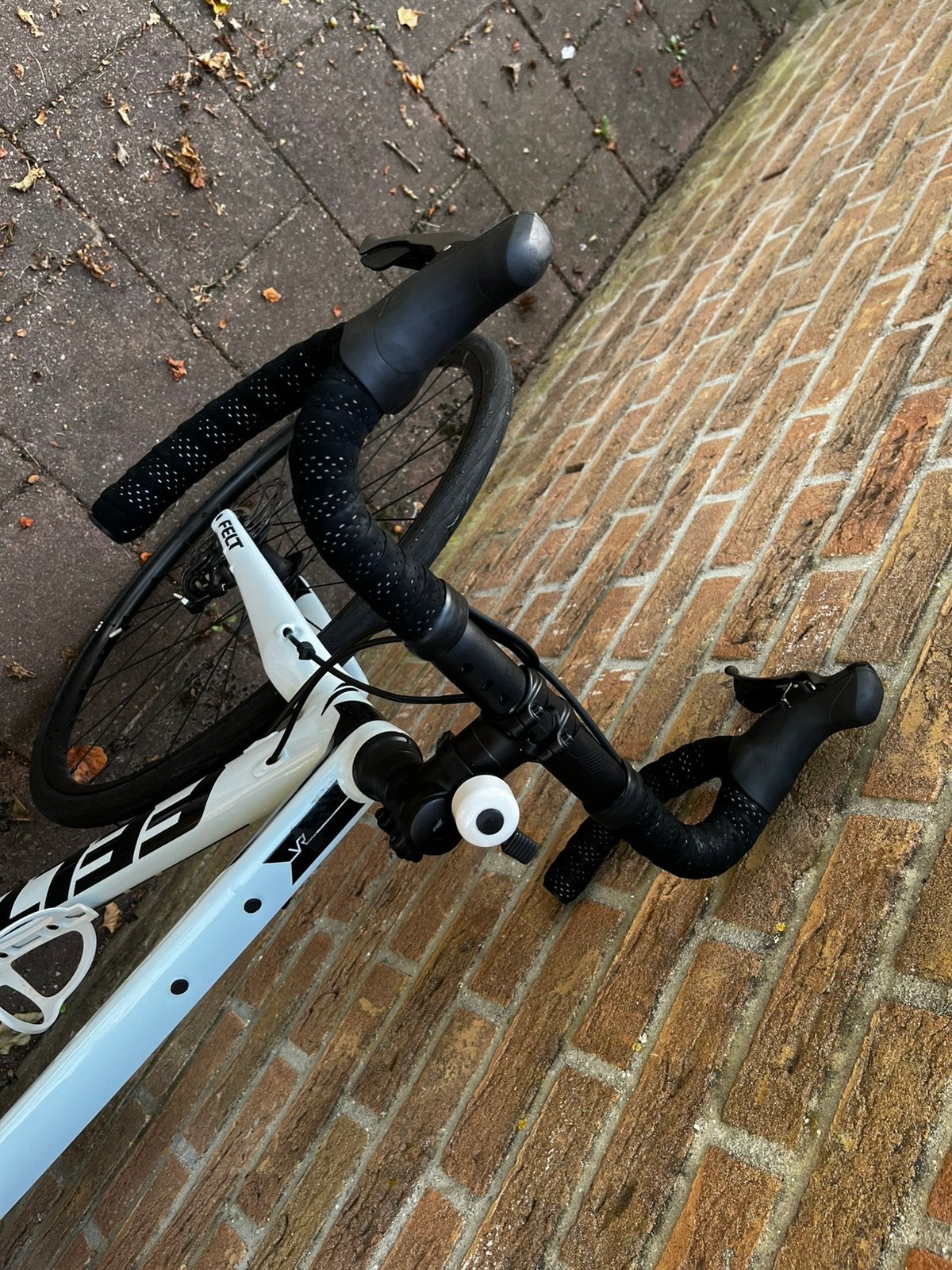 Foto 5 van Racefiets Felt VR60 / 47cm (XS) / wit / incl. clickpedalen