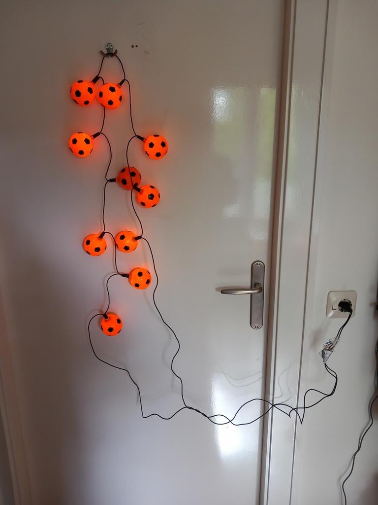 Oranje voetbal lampjes, Ophalen of Verzenden, Gebruikt, Versiering, Oranje of Koningsdag