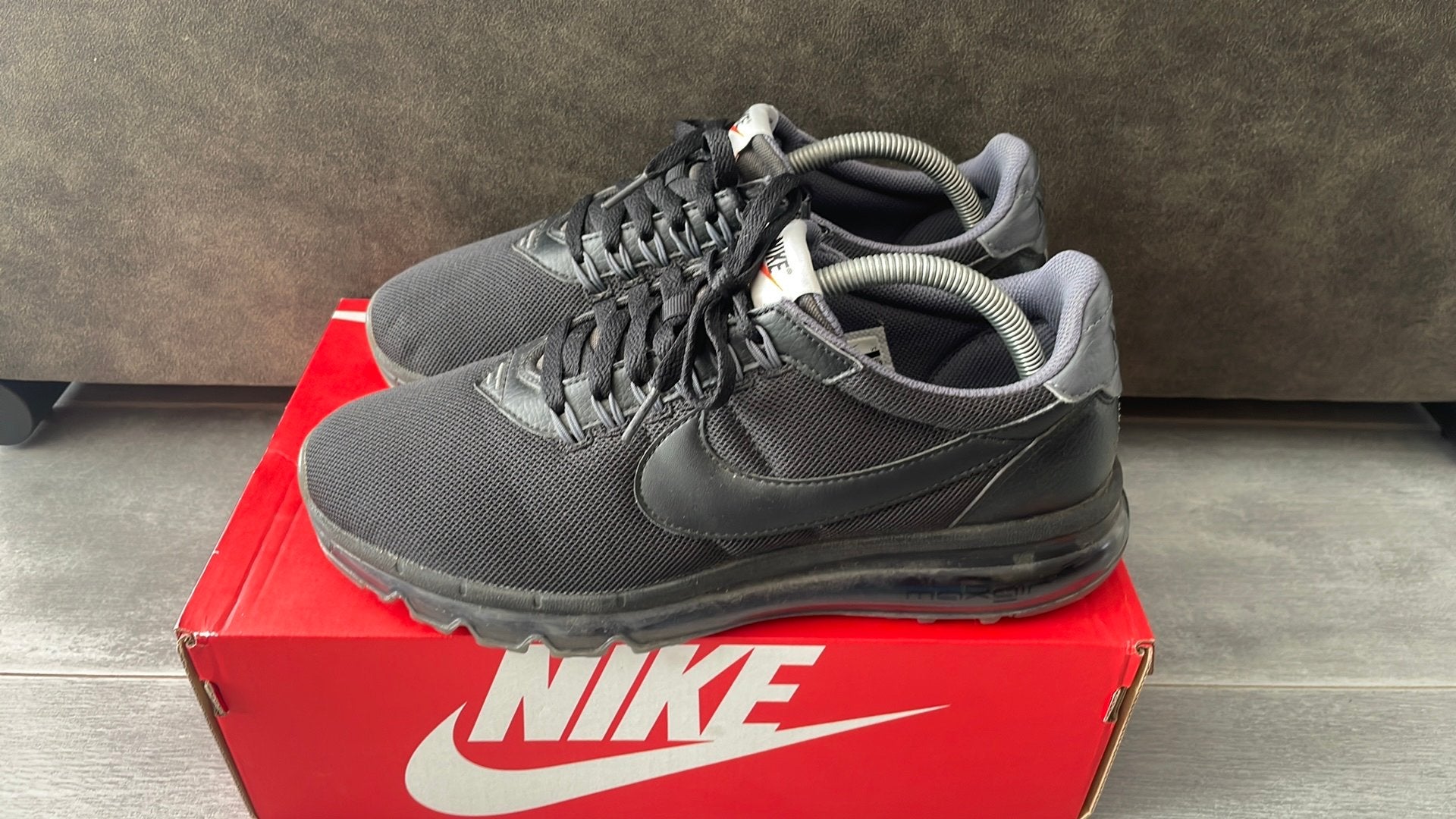 Nike air max 42,5, Zwart, Ophalen of Verzenden, Sneakers of Gympen, Zo goed als nieuw