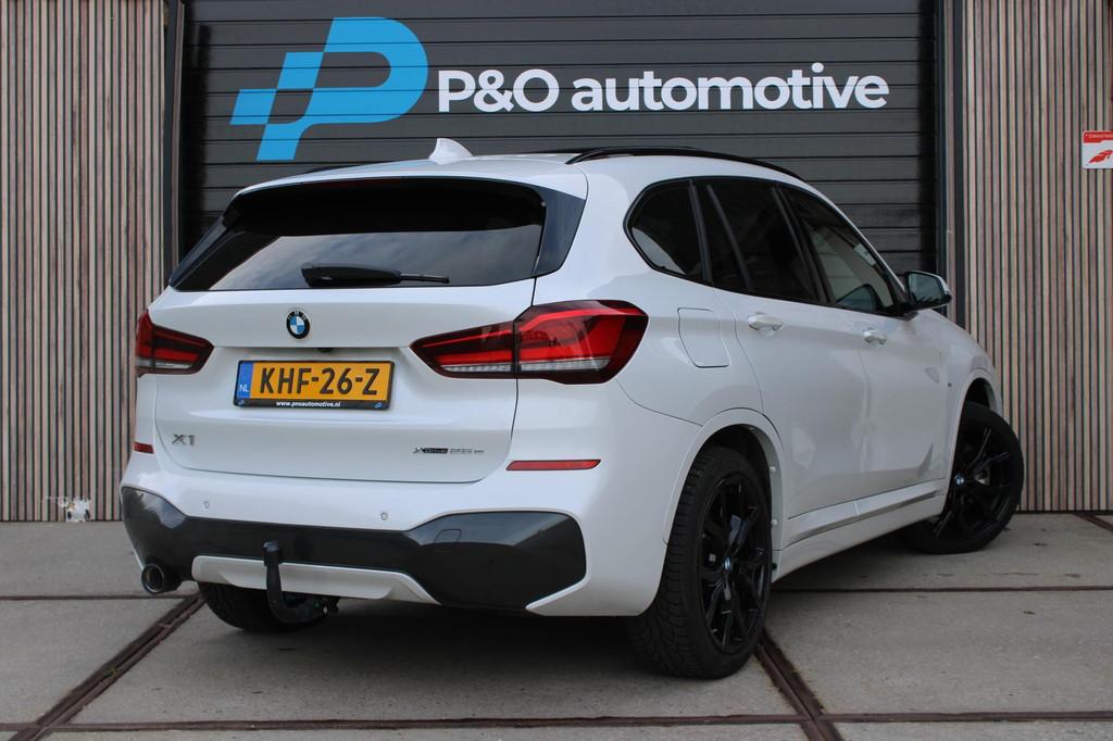 BMW X1 xDrive25e M Sport H/K | ACC | PANO | LEDER | TREKHAAK, Gebruikt, Met garantie (alle), Wit, Vierwielaandrijving