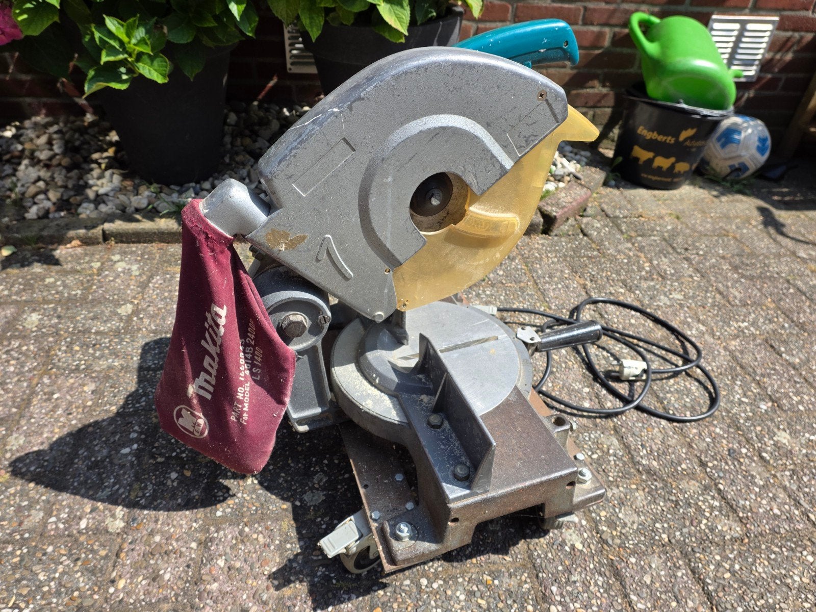 Afkortzaag Makita, Ophalen, 1200 watt of meer, Afkortzaag, 30 tot 70 mm