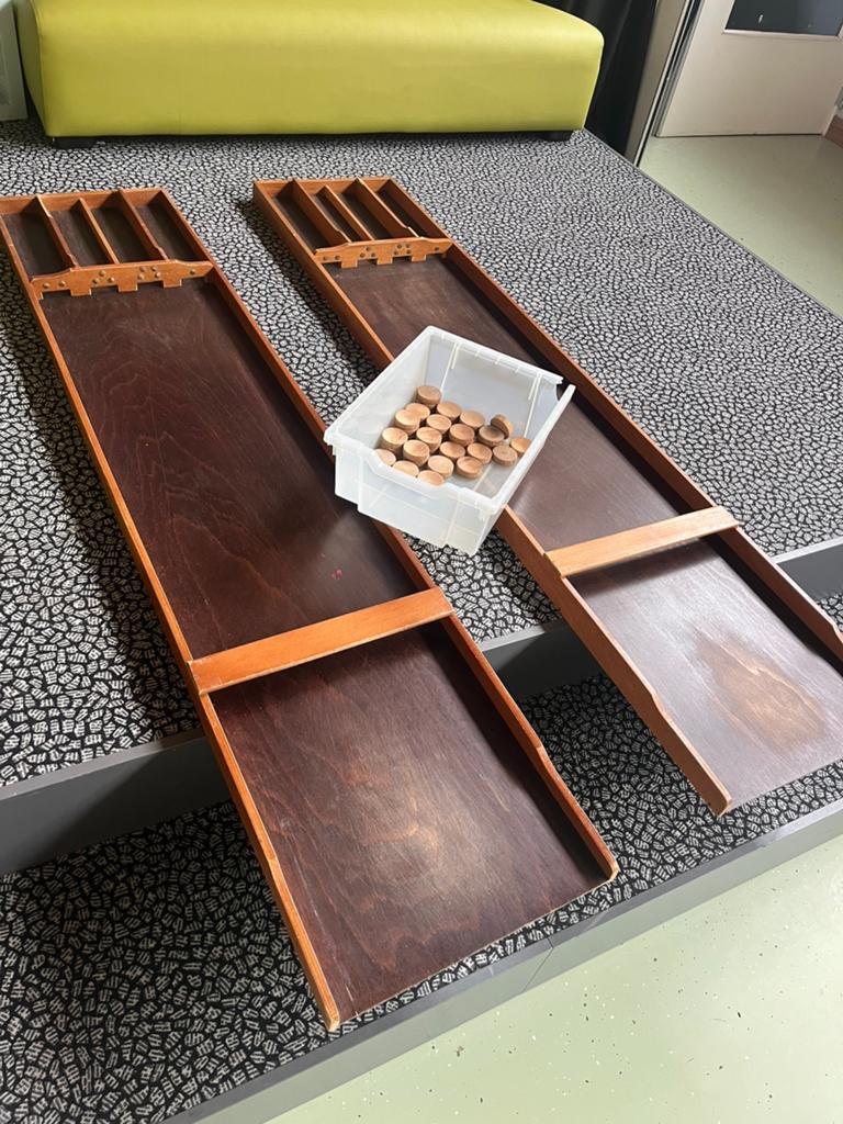 Twee grote sjoelbakken, Hobby en Vrije tijd, Gezelschapsspellen | Bordspellen, Ophalen, Gebruikt