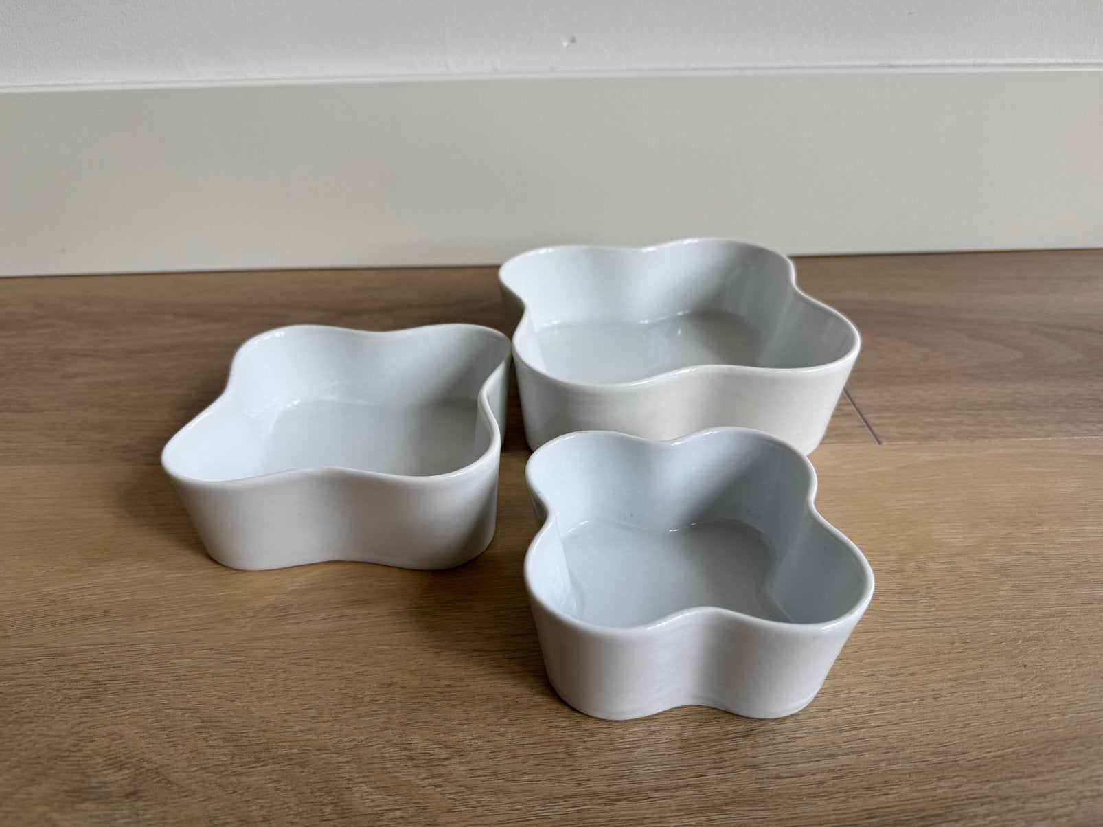 Set van 3 vlindervormige schaaltjes. Wit. Intermezzo., Ophalen, Zo goed als nieuw, Rond, Porselein of Keramiek