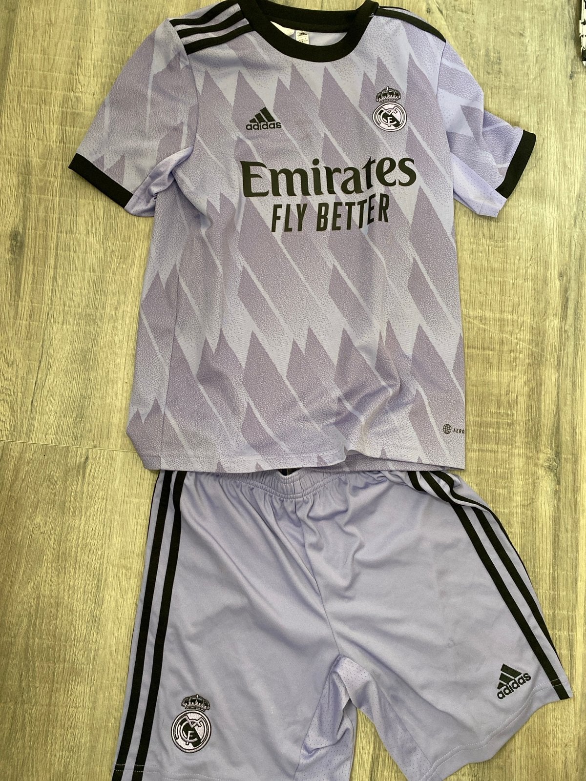 Real Madrid tenue maat 152, Kinderen en Baby's, Kinderkleding | Maat 152, Ophalen of Verzenden, Nieuw, Jongen, Setje