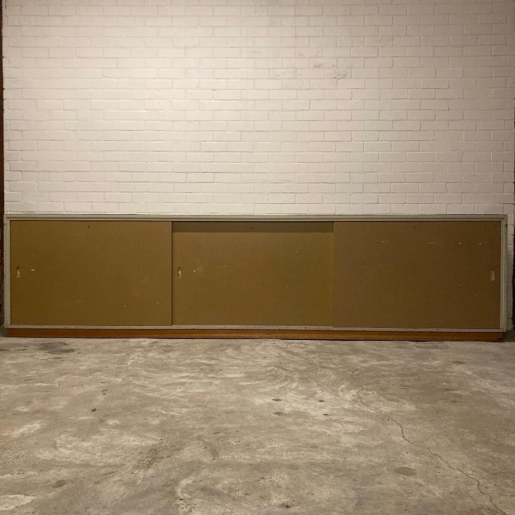 Grote oude schoolkast vintage groot dressoir jaren 60 kast, Ophalen, Gebruikt, 25 tot 50 cm