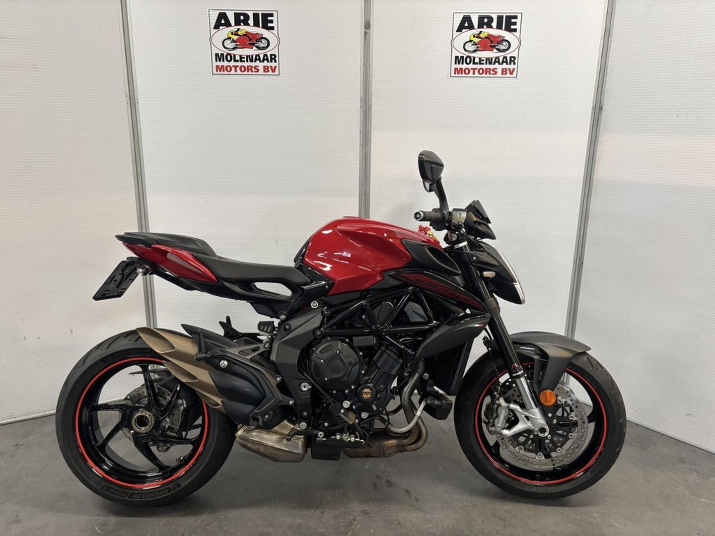MV Agusta BRUTALE 800 R (bj 2024), Motoren, Motoren | MV Agusta, Motorrijbewijs A, Bedrijf, Meer dan 35 kW, 798 cc