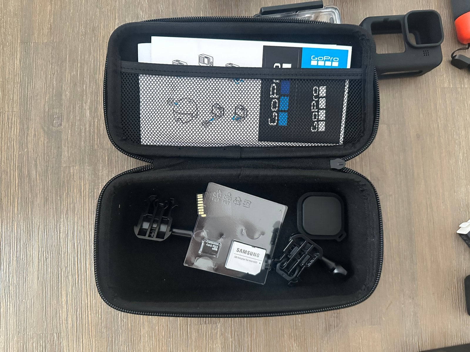 Foto 6 van Complete GoPro Hero 11 Black set, zo goed als nieuw.