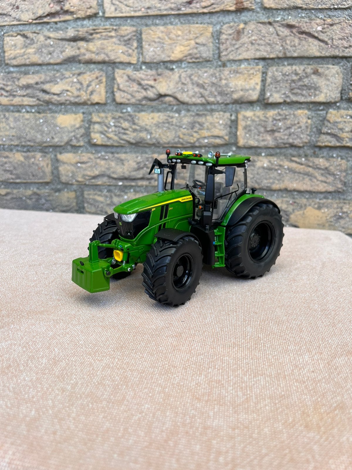 John Deere 6R250, Hobby en Vrije tijd, Modelauto's | 1:32, Ophalen of Verzenden, Zo goed als nieuw, Tractor of Landbouw