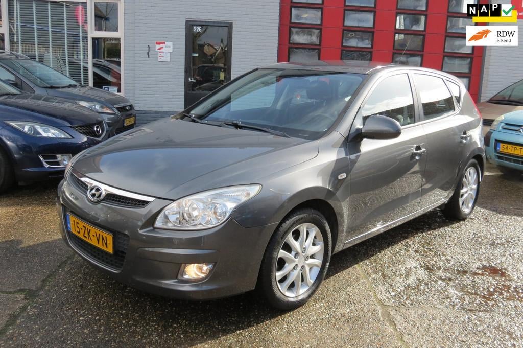 Hyundai I30 2.0i Style AUTOMAAT , NIEUWE APK ., Gebruikt, Leder en Stof, Origineel Nederlands, Bedrijf