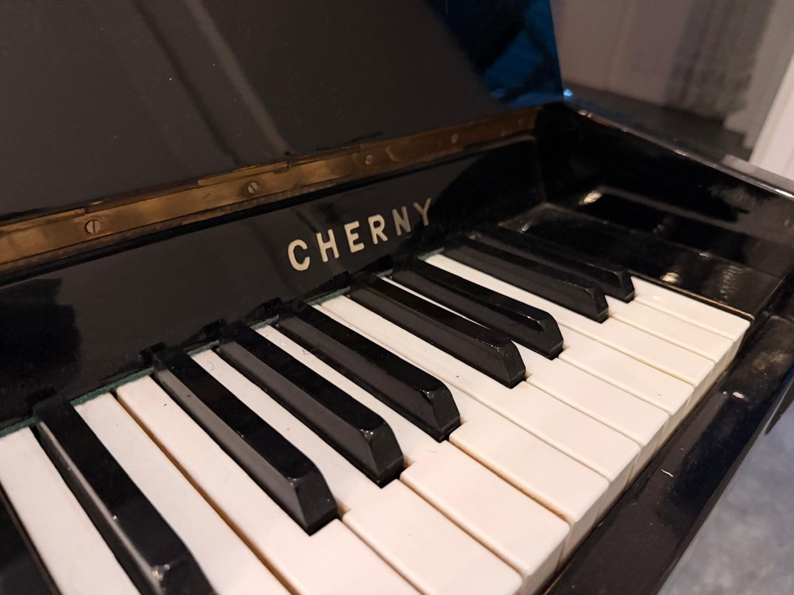 Piano Cherni perfect status, Ophalen, Gebruikt
