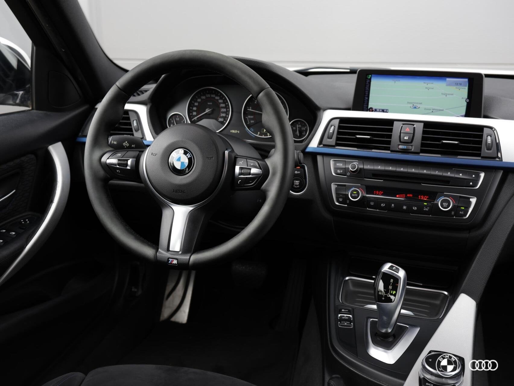 BMW 316i M SPORT / HIFI / CLIMA / CRUISE / 18", Auto's, Automaat, 4 cilinders, Met garantie (alle), Wit