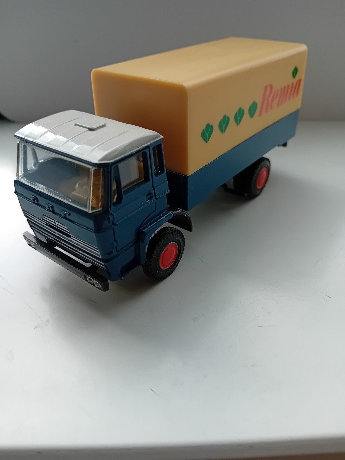 Lion car Daf 2000 Remia, Ophalen of Verzenden, Zo goed als nieuw, Bus of Vrachtwagen, Lion Toys