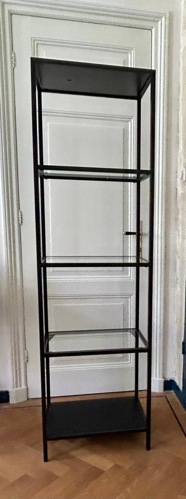VITTSJÖ stellingkast zwartbruin/glas, Ophalen, Gebruikt
