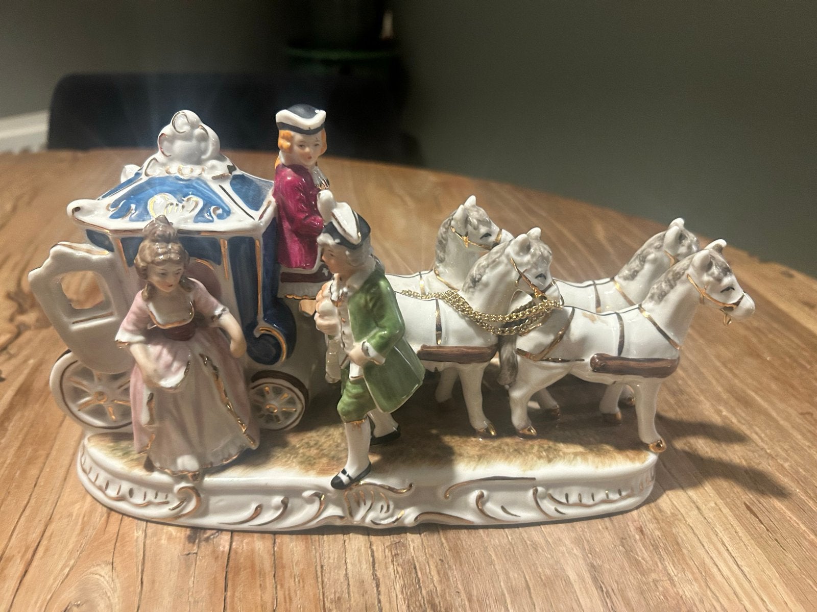 Vintage Porseleinen Koets met Paarden en Figuren, Ophalen