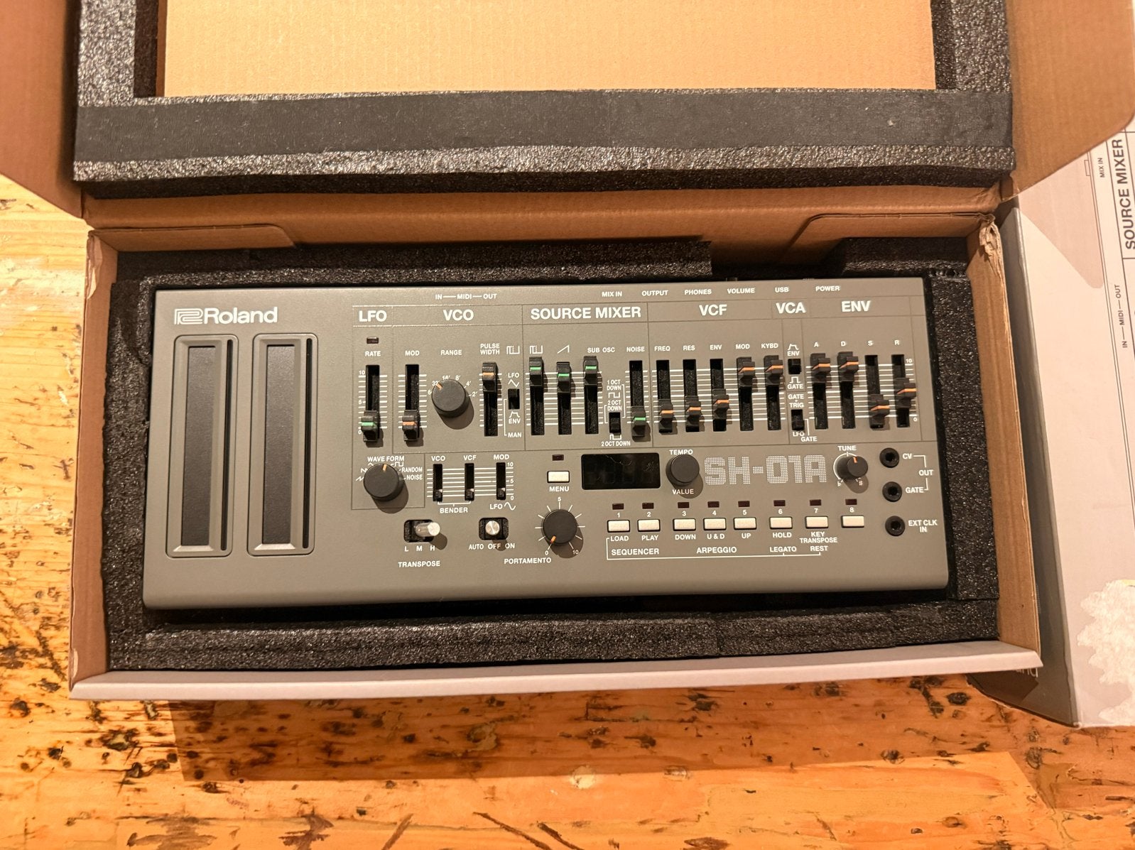 Roland SH-01A Boutique Synthesizer - Zo goed als nieuw, Muziek en Instrumenten, Synthesizers, Roland, Zo goed als nieuw, Met midi-aansluiting