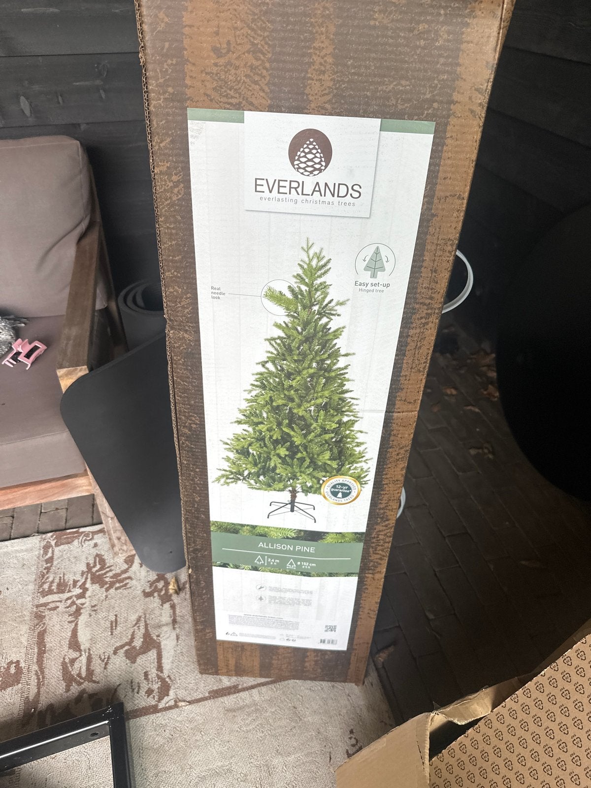 Everlands kunst kerstboom 2,4m hoog en 1,52 cm doorsnee, Diversen, Kerst, Ophalen, Nieuw