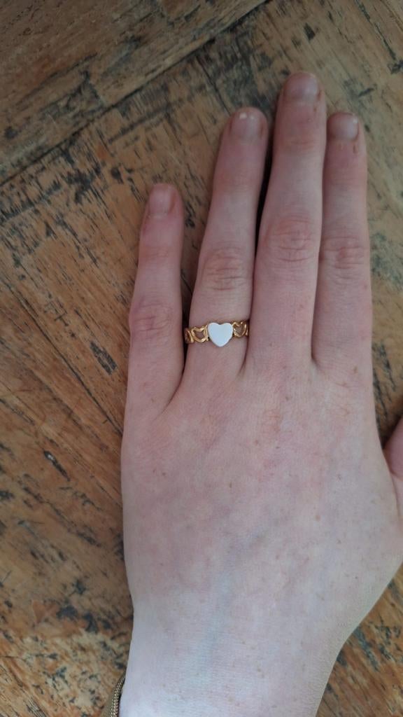 Leuke goude ring met een hardje., Ophalen of Verzenden, Nieuw, Goud, Dame