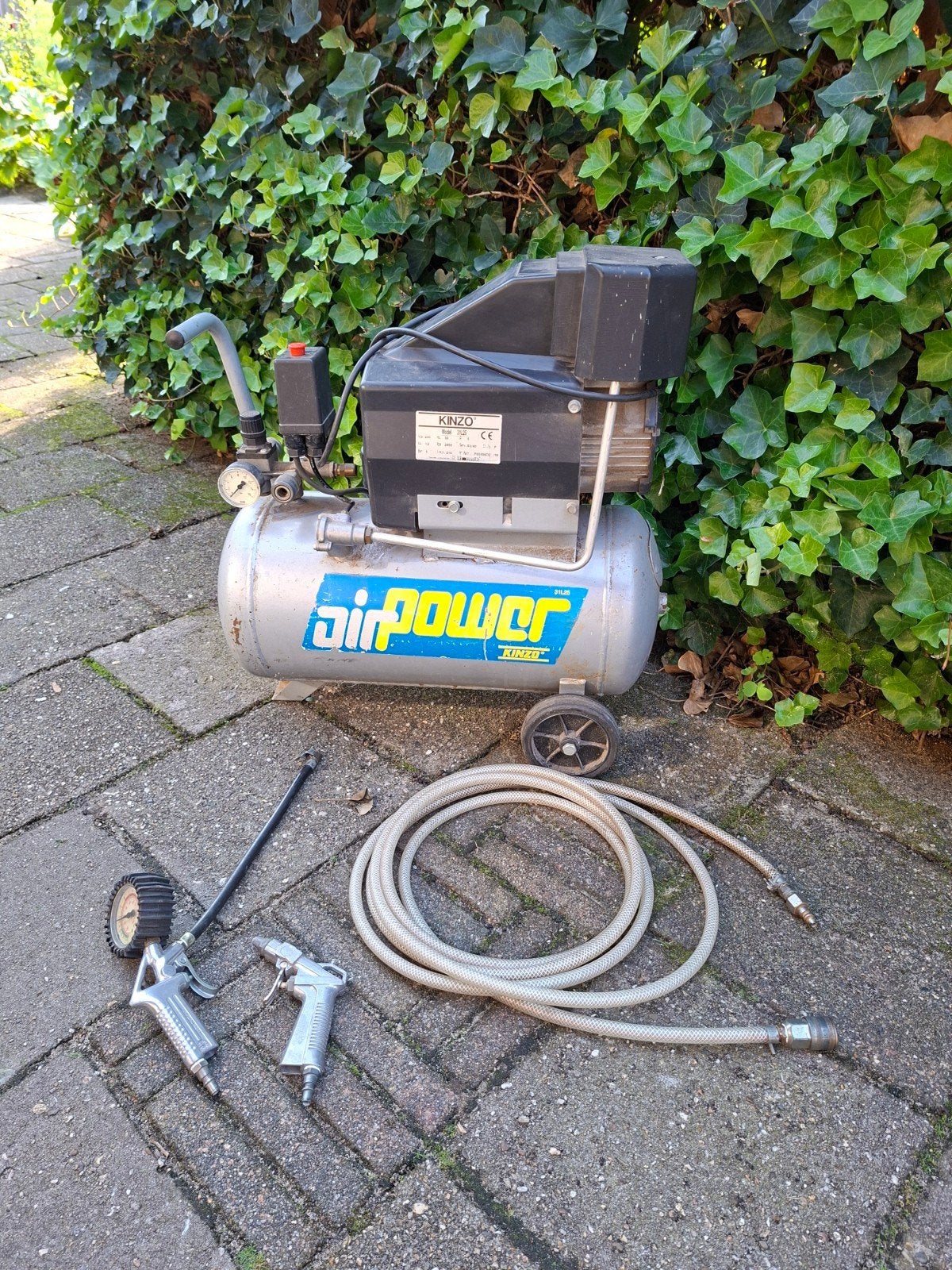 te koop kinzo compressor, Doe-het-zelf en Verbouw, Ophalen, Minder dan 200 liter/min