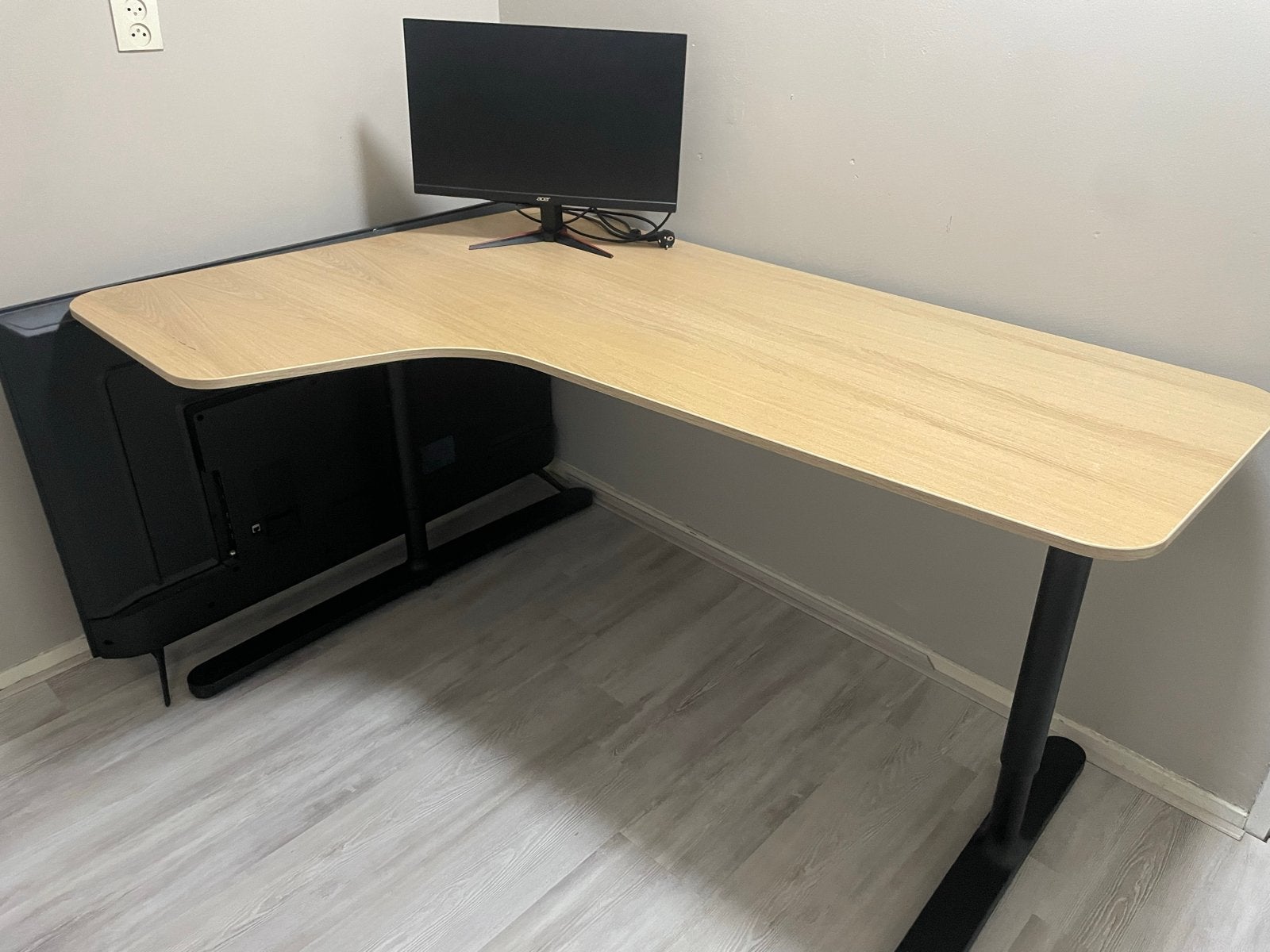 IKEA Bekant bureau eikenblad met zwarte poten, Ophalen, Gebruikt, Hout, Hoekbureau