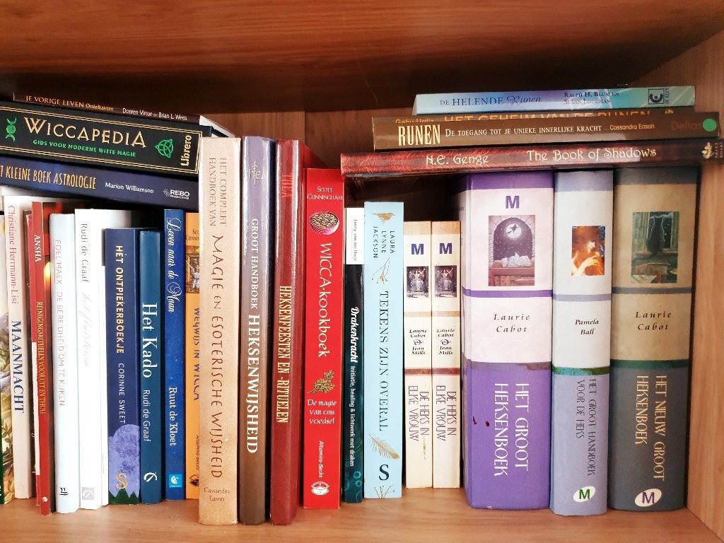 Diverse boeken over Wicca Kristallen Runen Heksen etc etc, Ophalen of Verzenden, Zo goed als nieuw, Overige onderwerpen, Achtergrond en Informatie