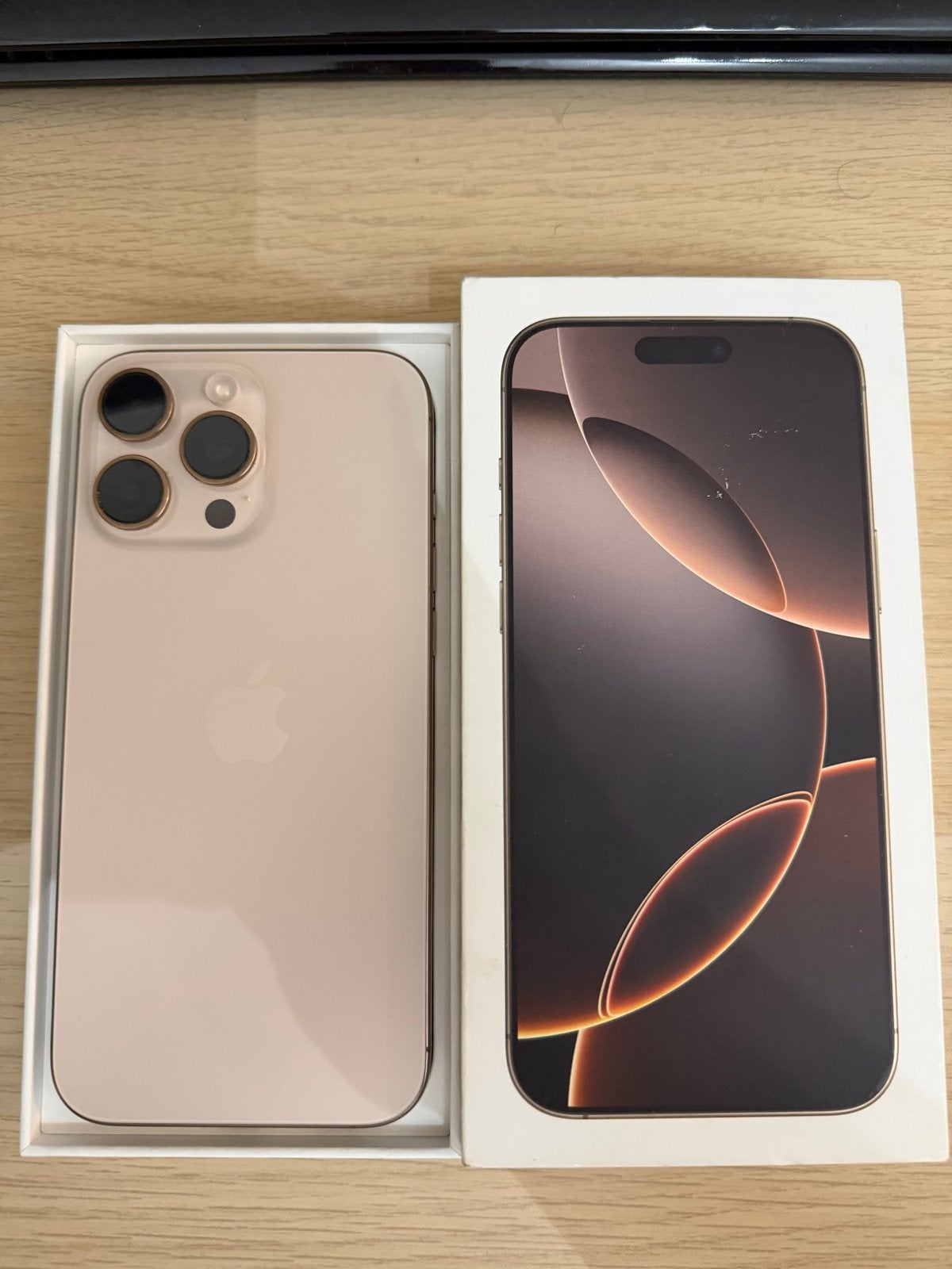 iPhone 16 Pro Max 256GB Goud - Zo goed als nieuw