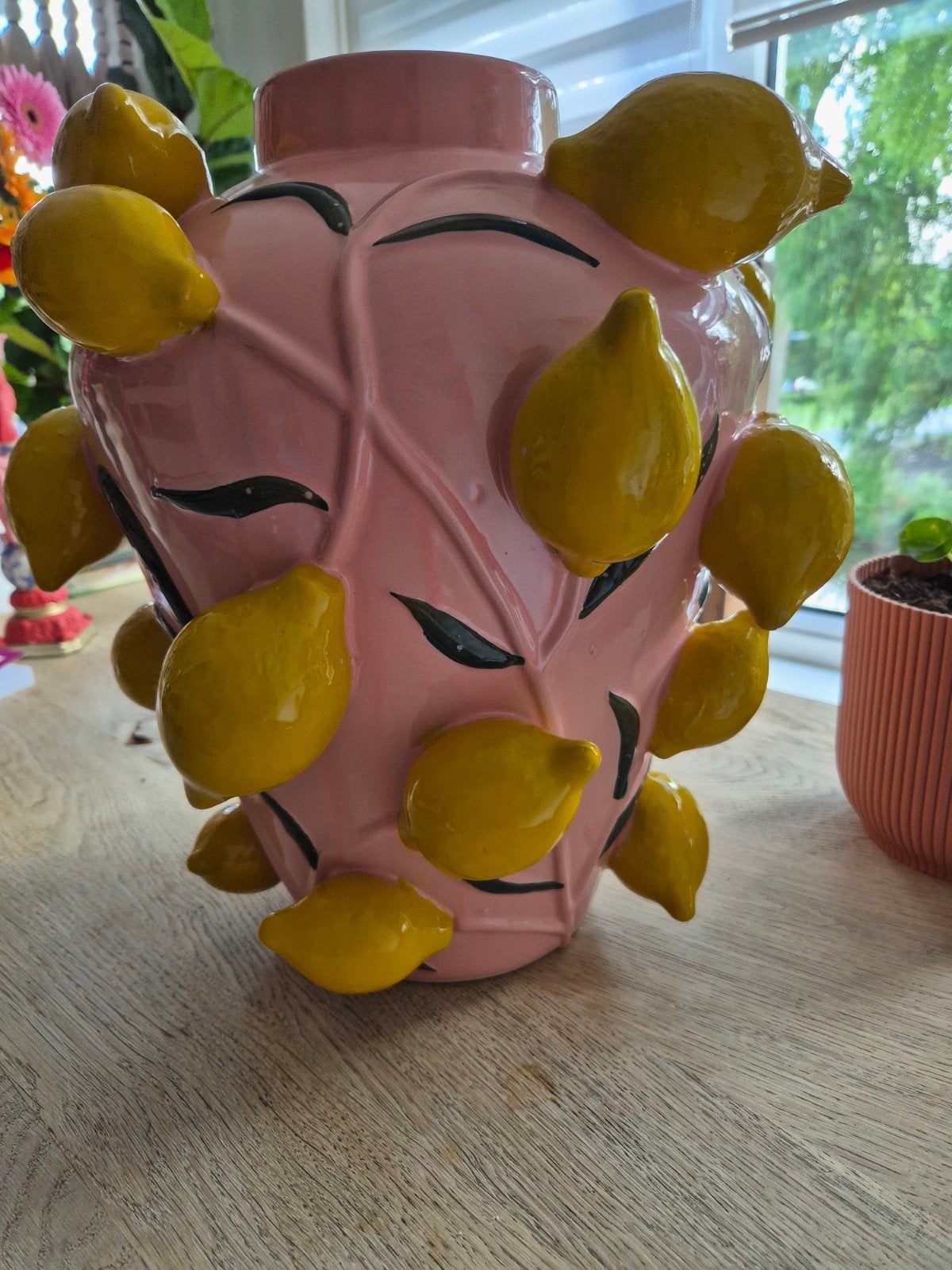 Roze vaas met citroenen - Mica Decorations, Ophalen