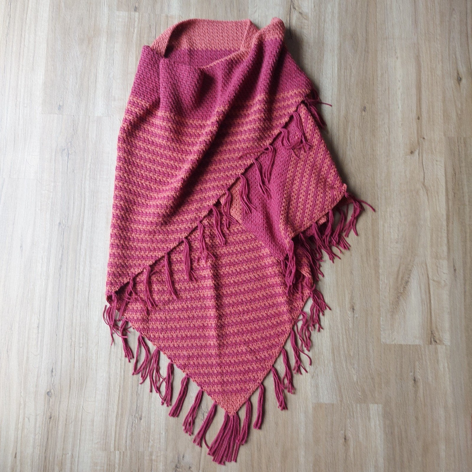 NIEUW! handgemaakt gehaakte omslagdoek, driehoek sjaal, Kleding | Dames, Handgemaakt, Ophalen of Verzenden, Nieuw, Sjaal