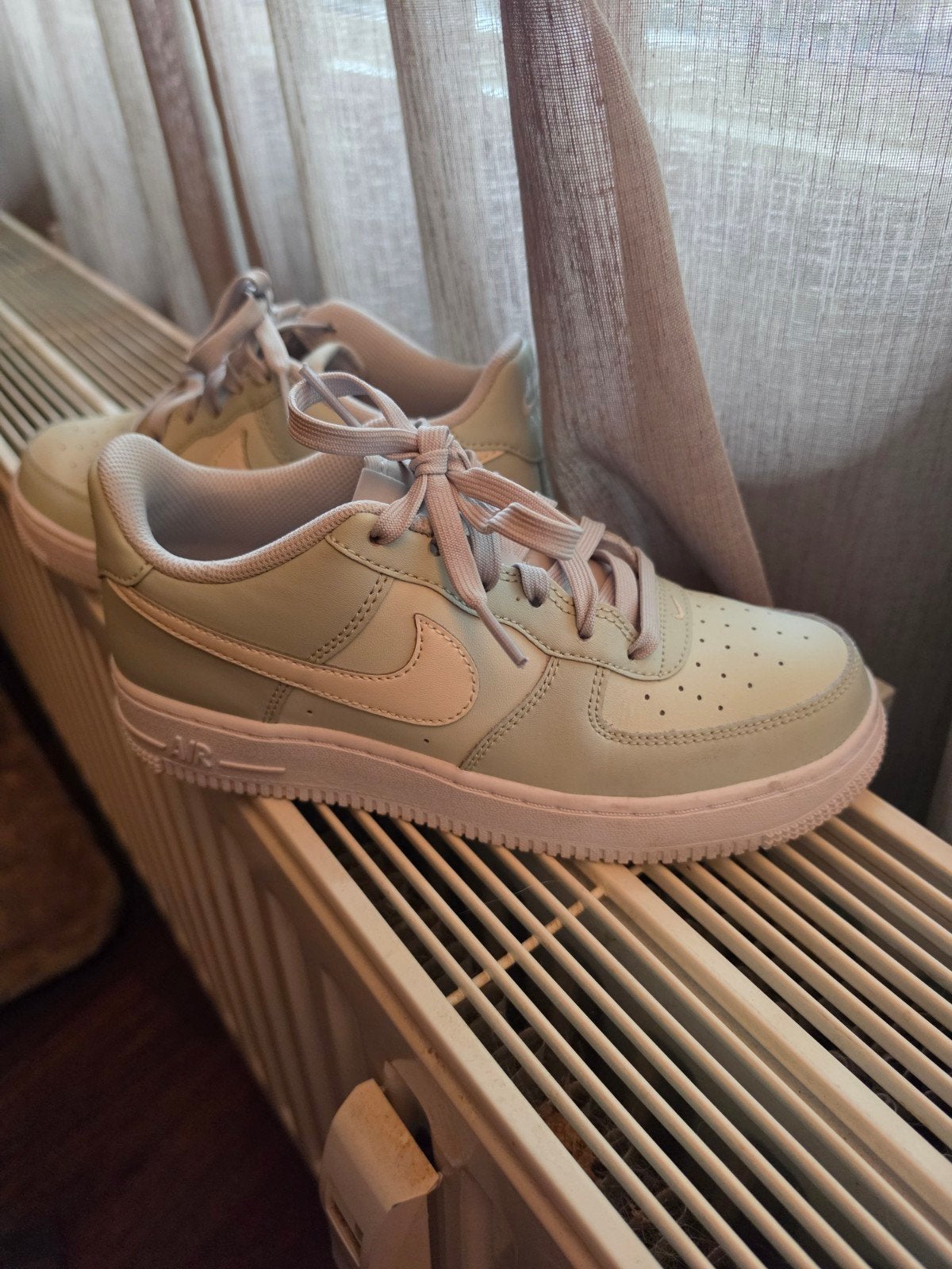 Nike air force one maat 37,5, Kleding | Dames, Schoenen, Nike, Verzenden, Zo goed als nieuw, Sneakers of Gympen