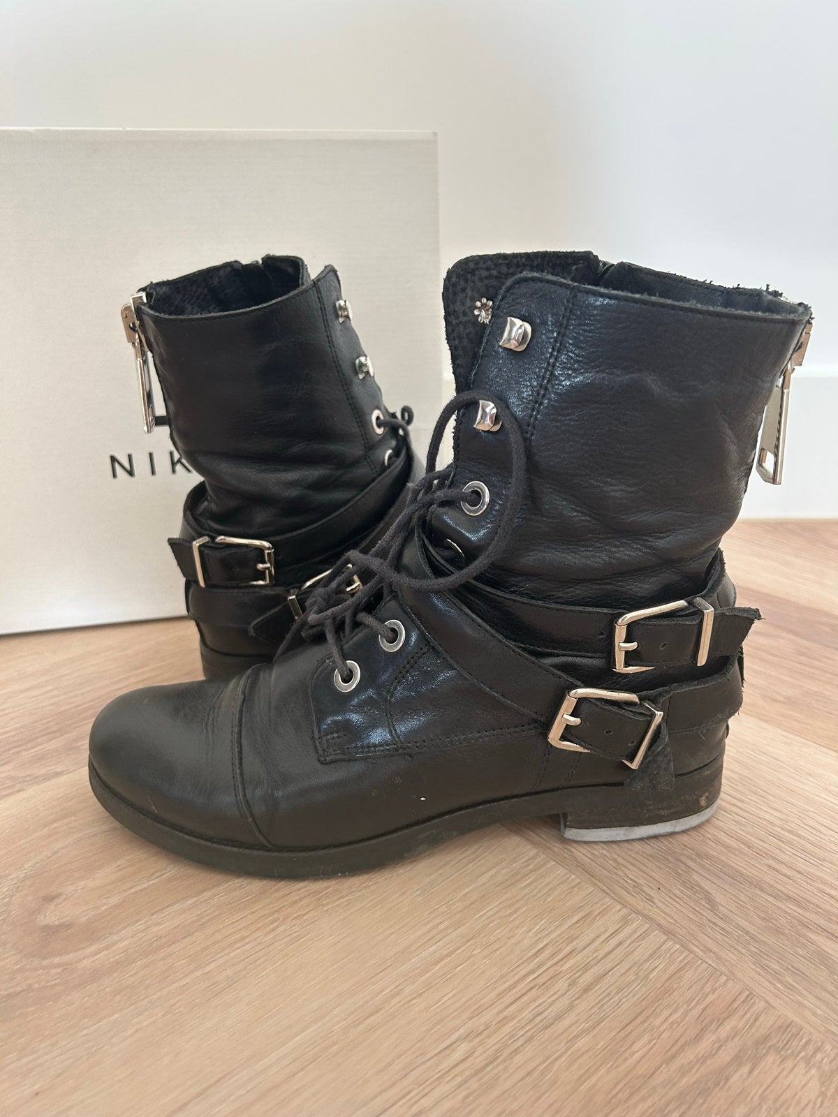 Nikkie Delfina Boots - Zwart, Maat 39, Verzenden, Zwart, Lage of Enkellaarzen, Gedragen