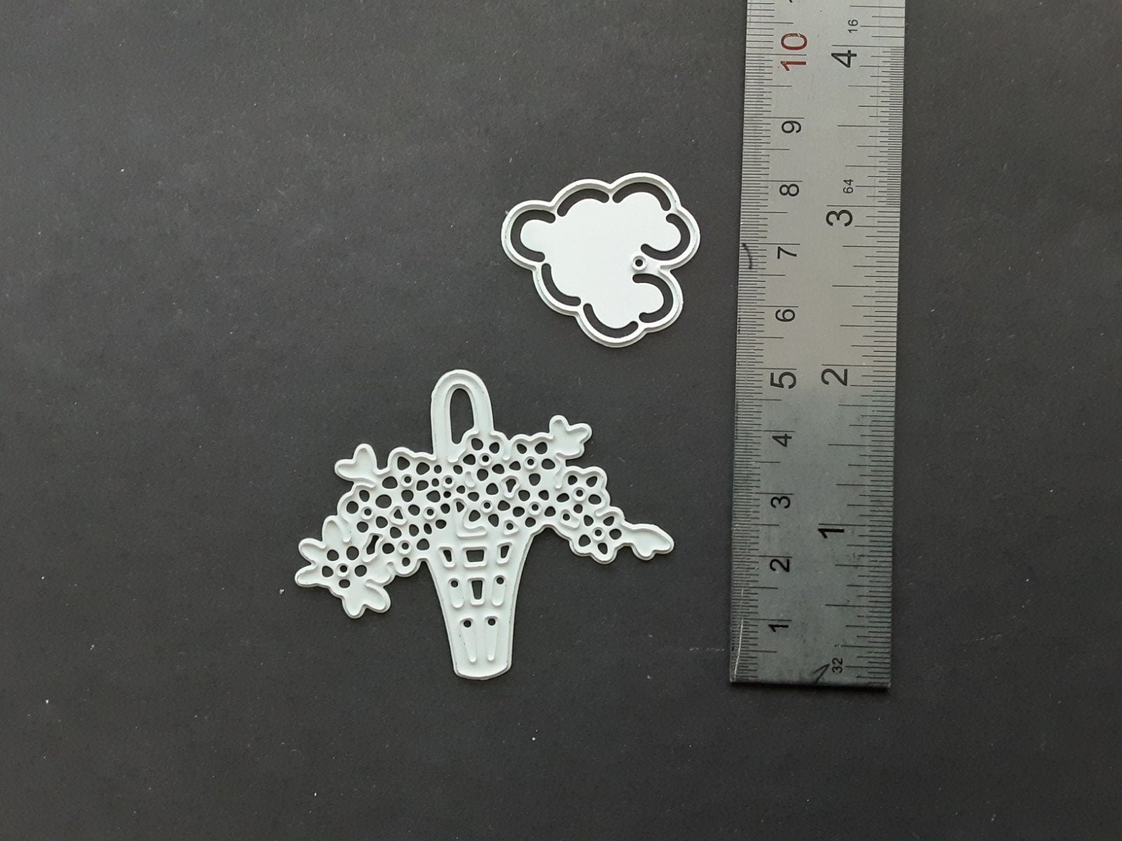 Snijmal Bloemenmandje en Wolkje - Knutselmateriaal, Geschikt voor snijden, Zilver, Nieuw, Overige merken