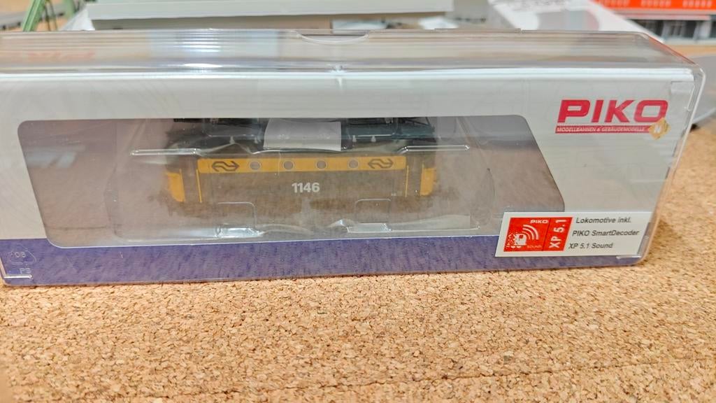 Piko NS 1100 Locomotief DCC Sound - Nieuw in doos, Hobby en Vrije tijd, Modeltreinen | N-Spoor, Nieuw, NS, Gelijkstroom, Locomotief