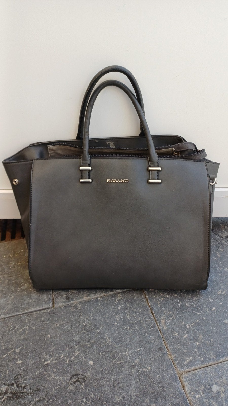 Flora & Co Handtas - Grijs/Zwart, Sieraden, Tassen en Uiterlijk, Ophalen of Verzenden, Gebruikt, Grijs, Handtas