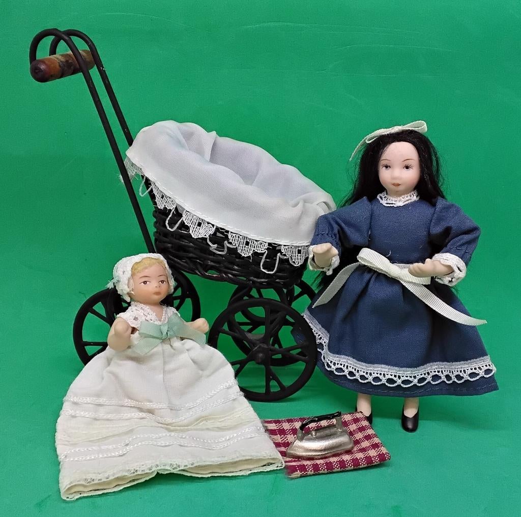 Vintage Poppenhuis Poppetje/Babypopje  Kinder/Poppenwagen, Verzamelen, Poppenhuizen en Toebehoren, Verzenden, Gebruikt, Poppenhuis