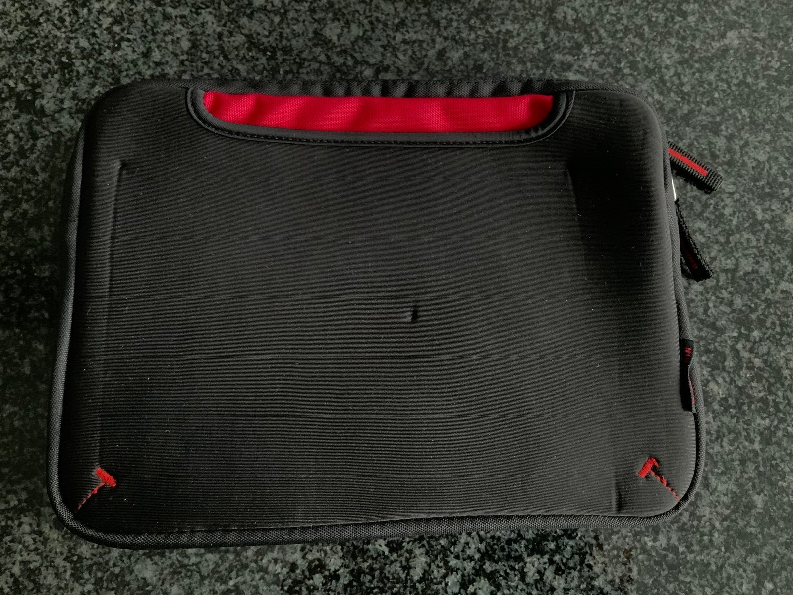 Zwarte Laptop/ tablet tas. 28 bij 20 cm. Merk Selkin., Ophalen of Verzenden, 17 inch of meer, Zo goed als nieuw