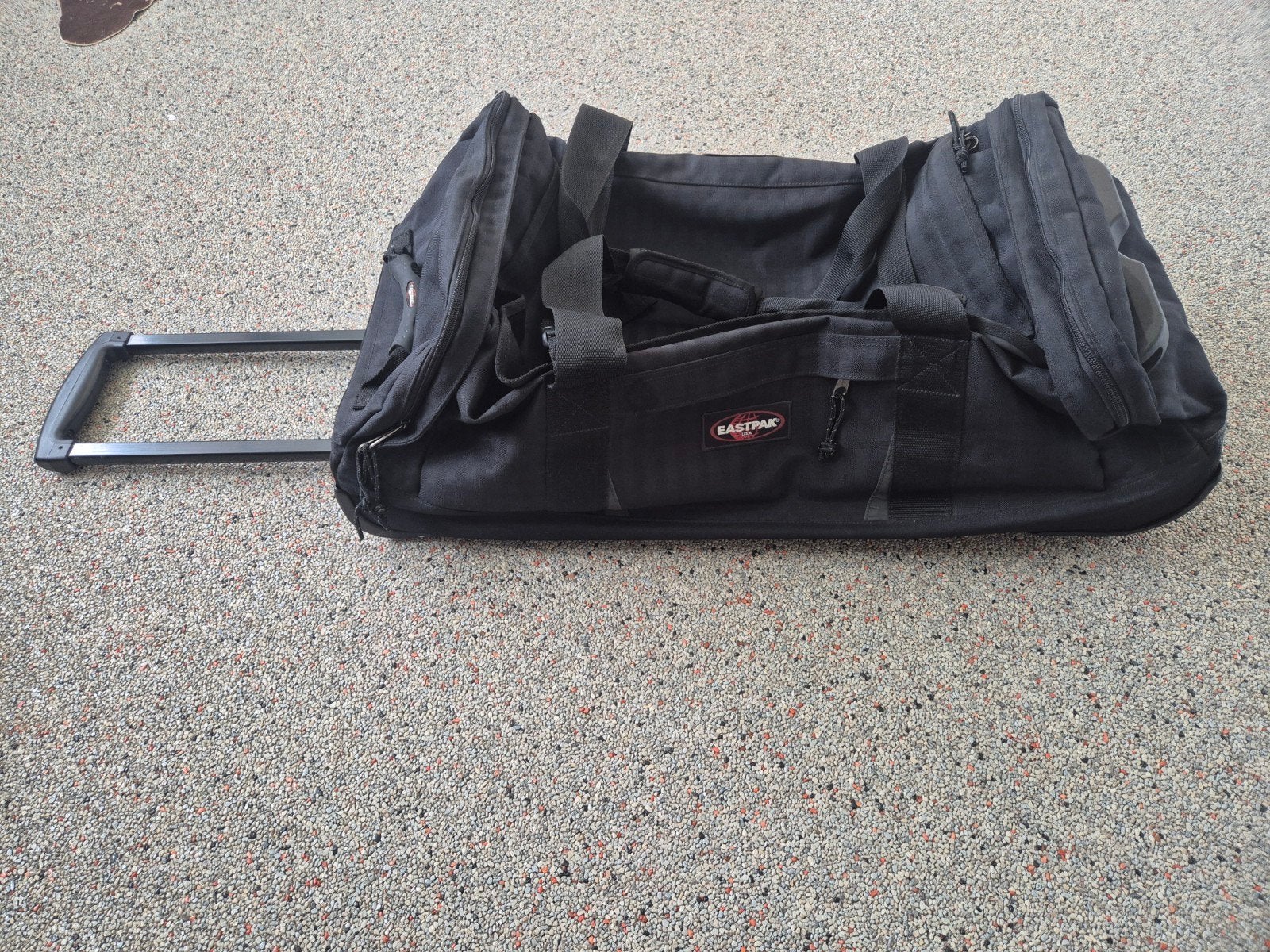 Eastpak Zwarte Soft Tas/Rolkoffer met Wieltjes, Gebruikt, Zwart, Ophalen of Verzenden, 60 tot 80 cm