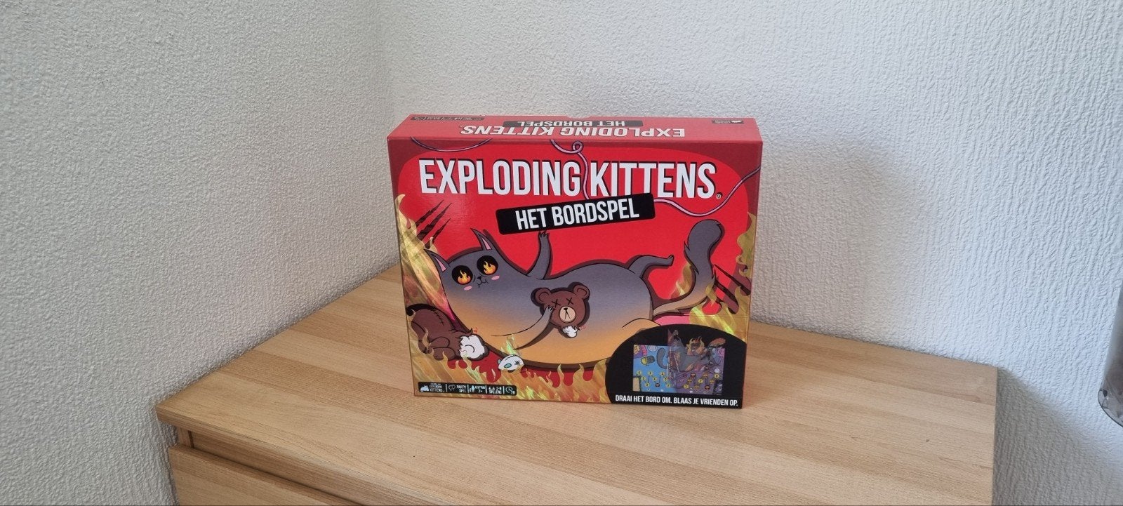 Spellen, Exploding Kittens - Het hilarische kaartspel!, Drie of vier spelers, Ophalen of Verzenden, Zo goed als nieuw, Exploding Kittens