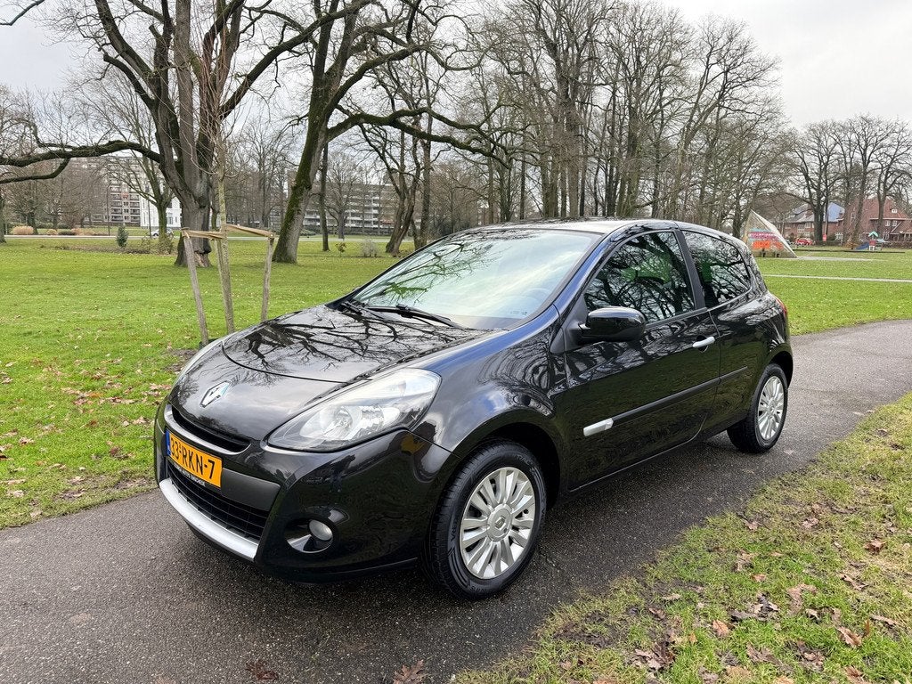 Renault Clio 1.2 Collection Sportieve uitvoering Nieuwe apk, Voorwielaandrijving, Euro 5, 535 kg, 4 cilinders