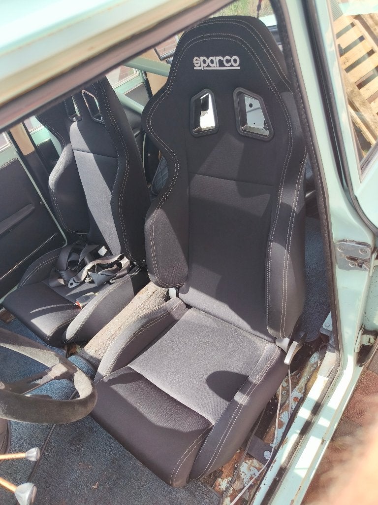 Sparco R100 stoelen, Ophalen