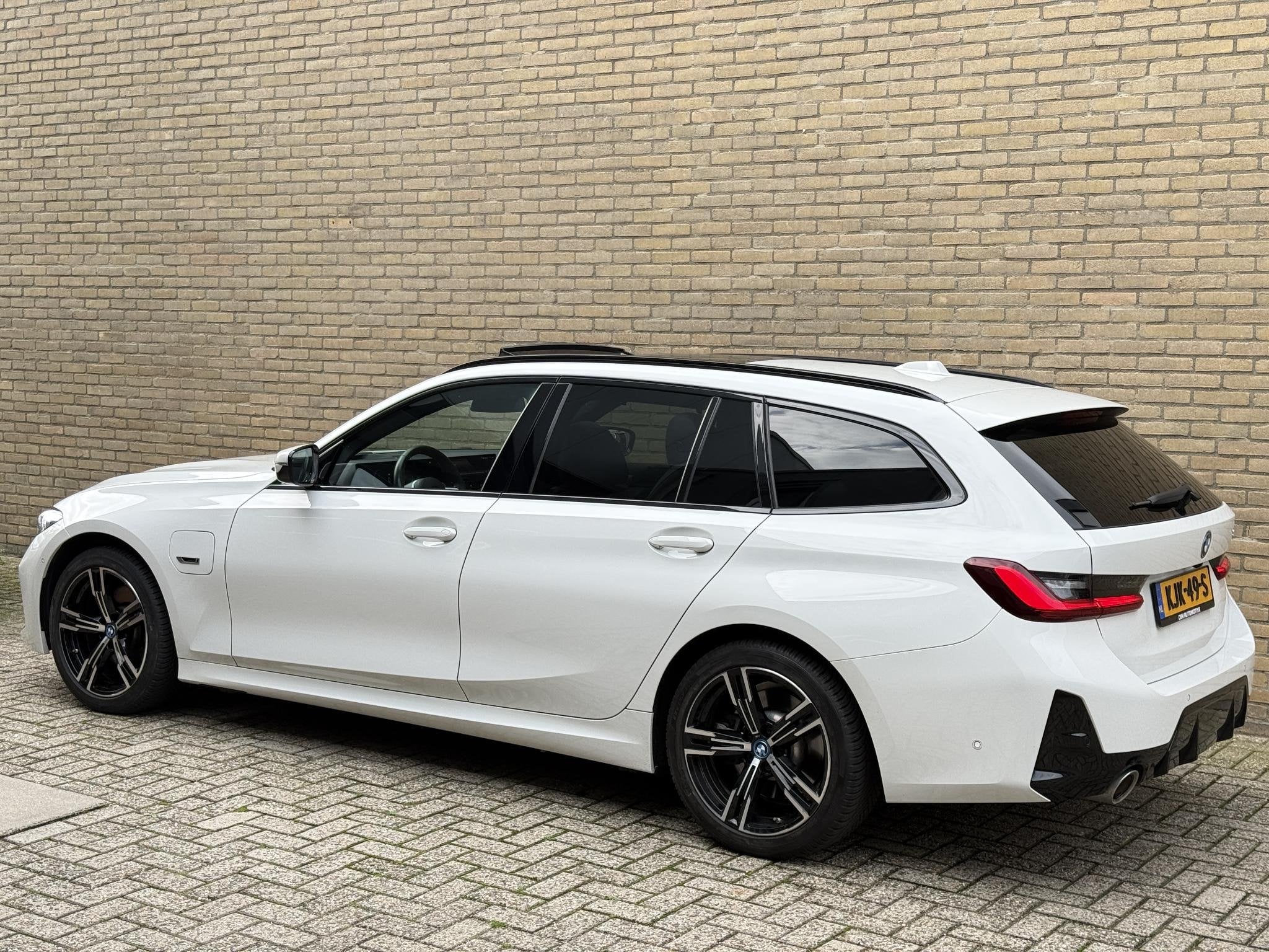 BMW 3-serie 320e M Sport | Facelift | Panoramadak | Innovati, Auto's, Gebruikt, 4 cilinders, Wit, Plug-in hybride