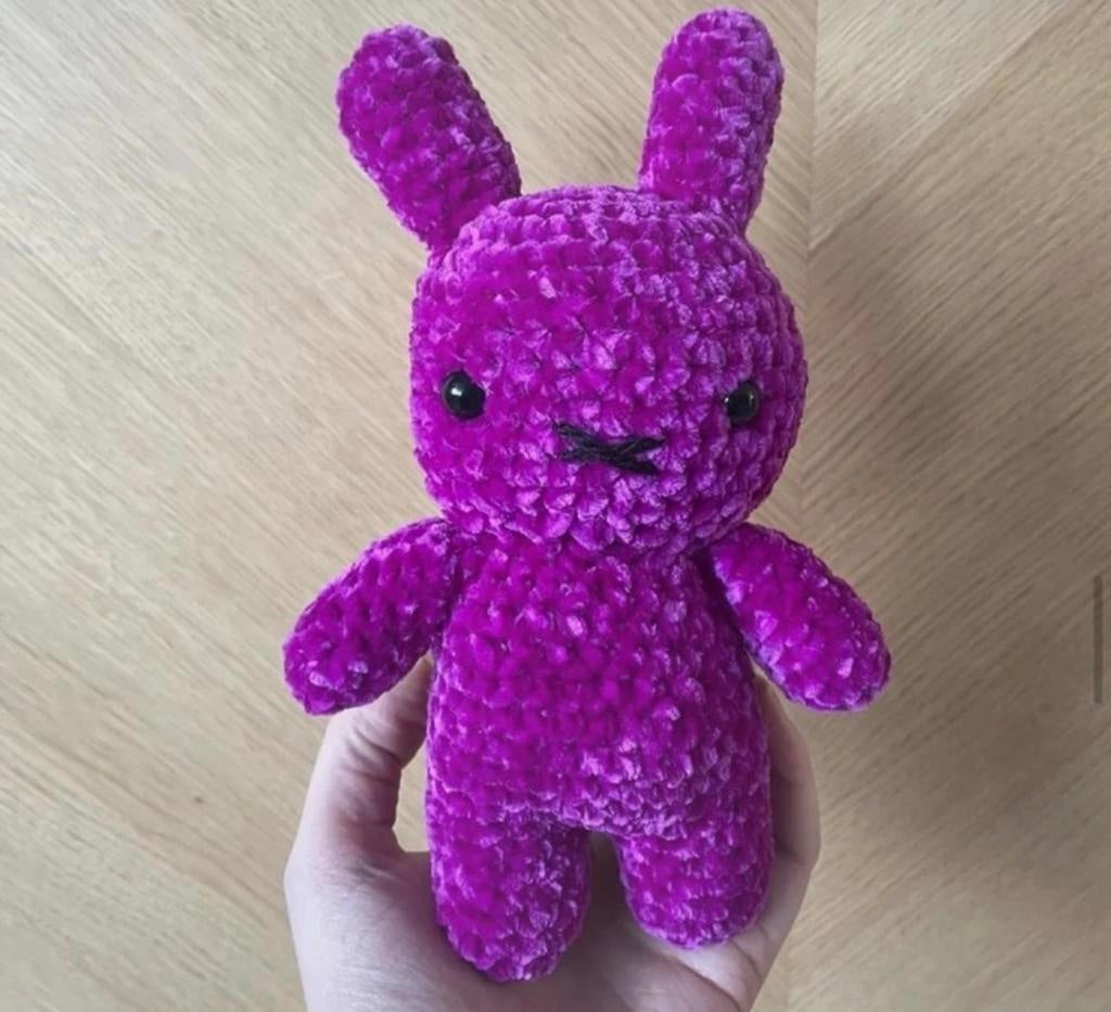 Schattig paars gehaakt nijntje - handgemaakt knuffel, Paars, Overige merken, Ophalen of Verzenden, Klein (minder dan 20 cm)