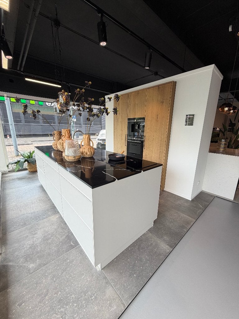 Fineer en wit Häcker Systemat showroomkeuken, Ophalen, Wit, Overige typen, Zo goed als nieuw