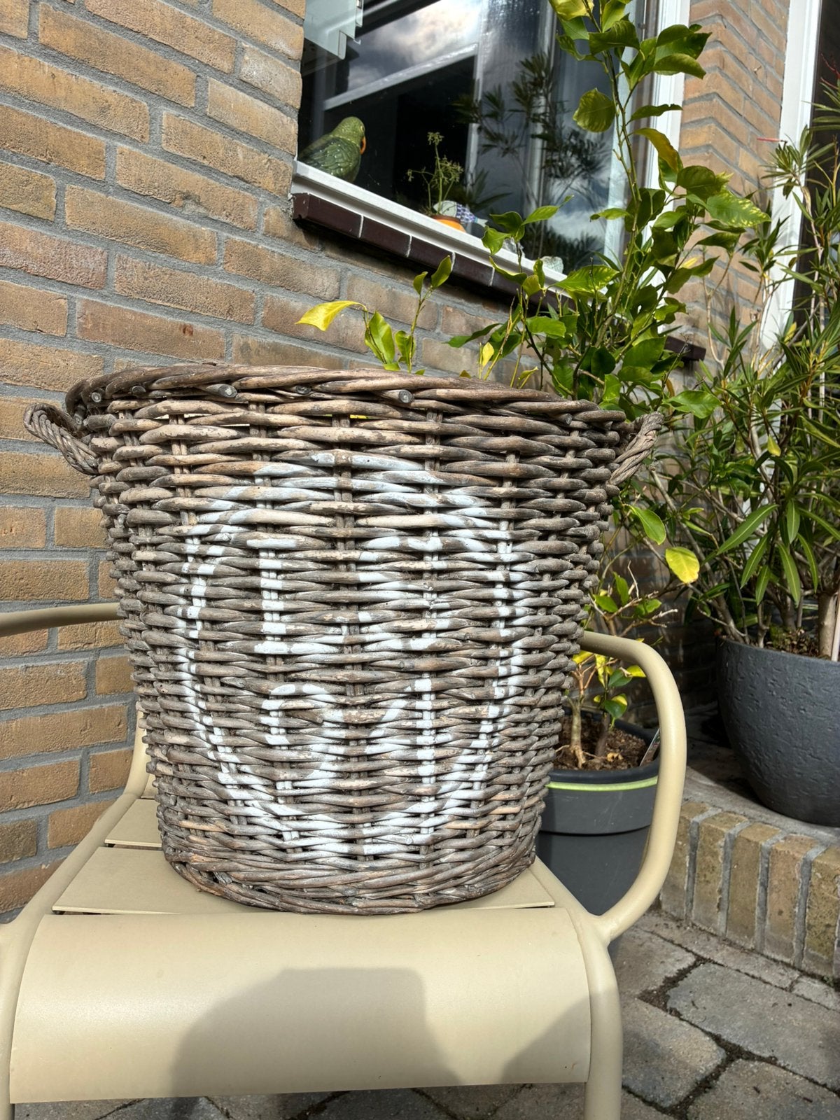 Prachtige supergrote rattan opbergmand, diameter 50 cm!, Ophalen of Verzenden, Zo goed als nieuw, Bruin, Overige materialen
