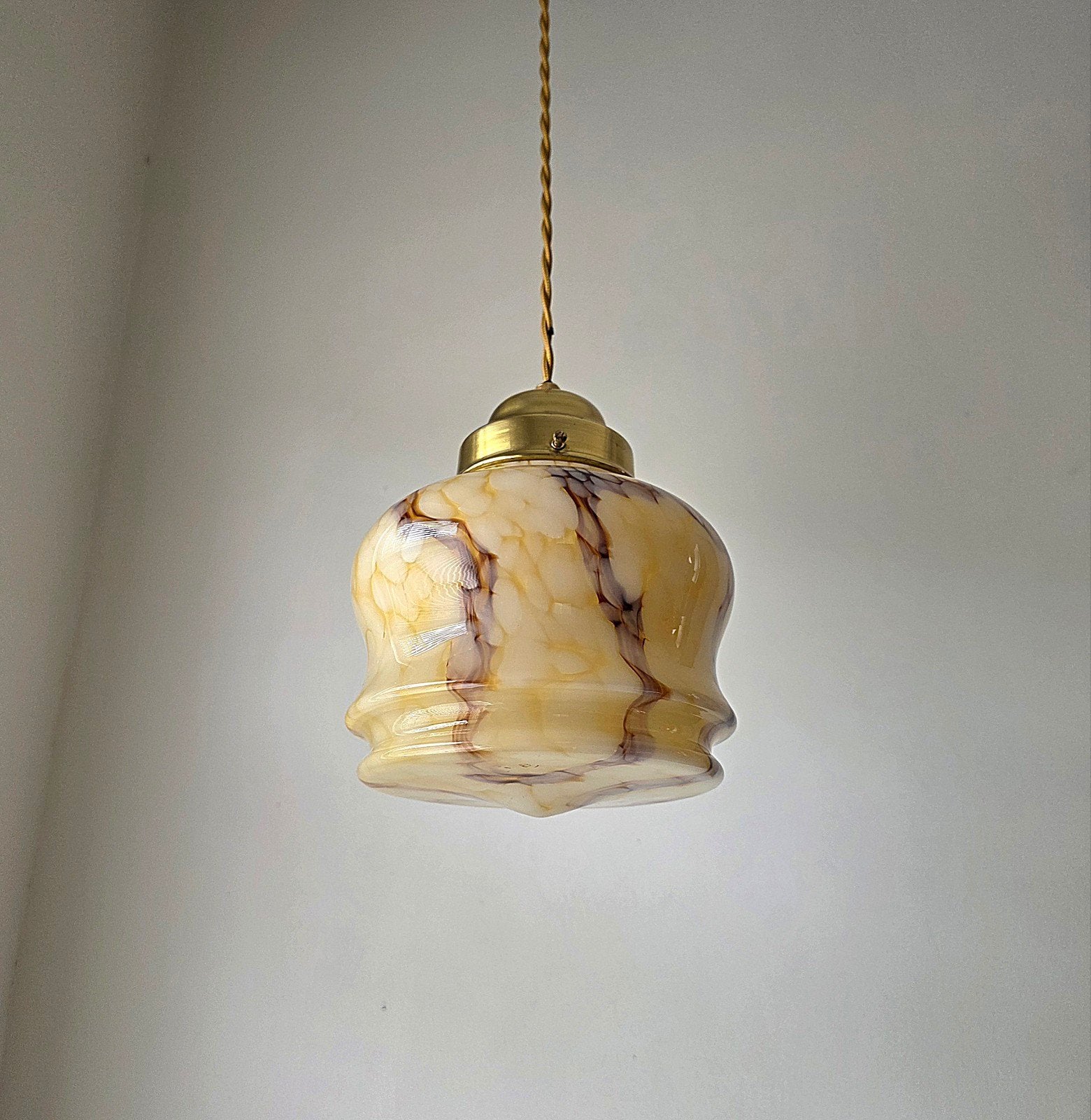 Vintage opaline gemarmerde hanglamp., Ophalen of Verzenden, Glas, Art Deco, E27 (groot)