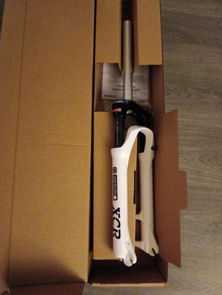 24 inch Suntour XCR Voorvork Schijfrem met Naaf - Nieuw, Nieuw, Ophalen of Verzenden, Voorvork, Kinderfiets