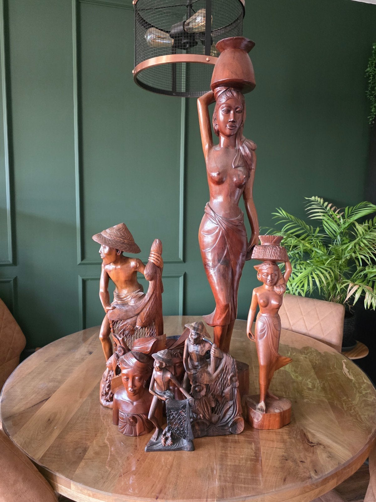 Diverse collectie houten beelden en Wajangpoppen, Ophalen, Groep mensen, 50 - 100 cm, Handgemaakt