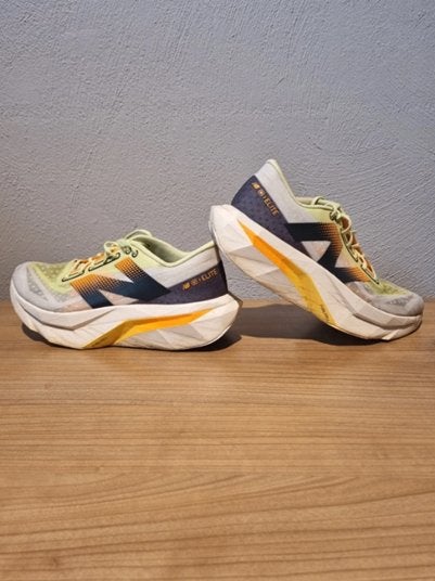 011. New Balance Fuelcell RC Elite V4, Sport en Fitness, Loopsport en Atletiek, Overige merken, Gebruikt, Hardloopschoenen, Verzenden
