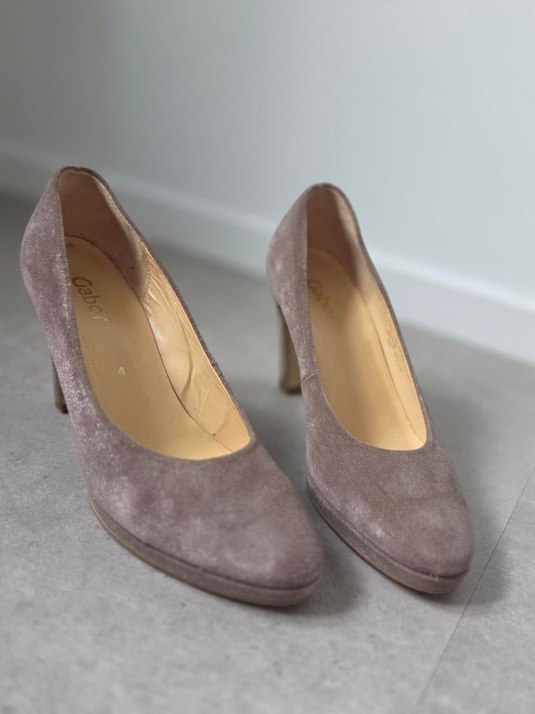 Gabor suède pumps met hak - Taupe (nooit gedragen!), Pumps, Overige kleuren, Gabor, Ophalen of Verzenden