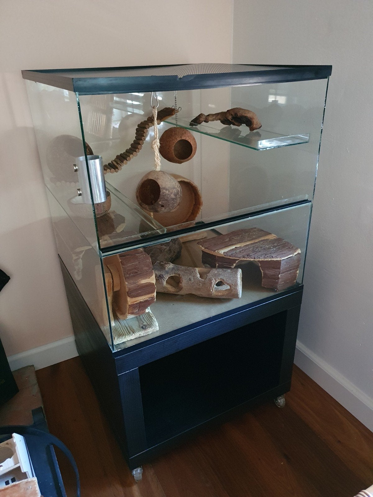 Gerbilarium met toebehoren en onderkast op wieltjes, Kooi, Gebruikt, Minder dan 75 cm, Ophalen