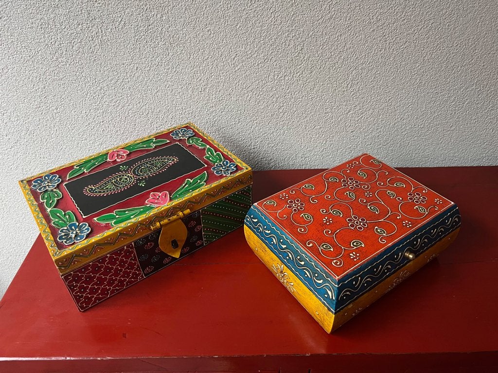 Indiase handbeschilderd houtsnijwerk kist Handwerk India, Huis en Inrichting, Woonaccessoires | Kisten, Minder dan 50 cm, Ophalen of Verzenden